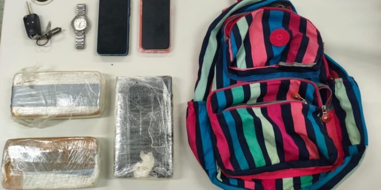 Polícia apreende mais de 3 kg de drogas no bairro Capucho, em Aracaju