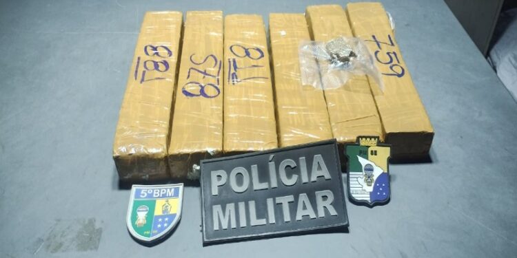 Polícia apreende quase 5 kg de drogas em transportadora em Socorro