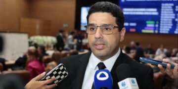 Projetos que reajustam salários de servidores são recebidos pela Alese