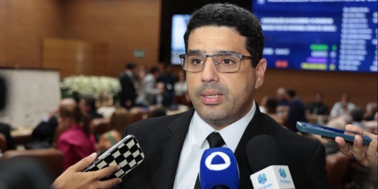 Projetos que reajustam salários de servidores são recebidos pela Alese