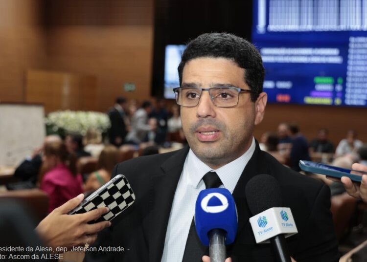 Projetos que reajustam salários de servidores são recebidos pela Alese