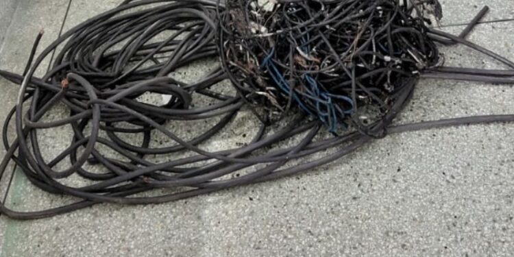 Suspeitos de furtar fiação elétrica são presos em Aracaju