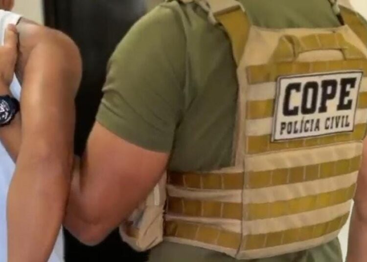 Homem condenado por roubo e porte ilegal de arma é preso em Aracaju
