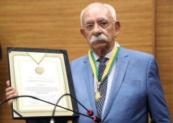 Ex-secretário de Segurança Pública recebe Medalha da Ordem do Mérito Parlamentar