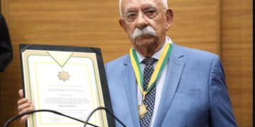 Ex-secretário de Segurança Pública recebe Medalha da Ordem do Mérito Parlamentar