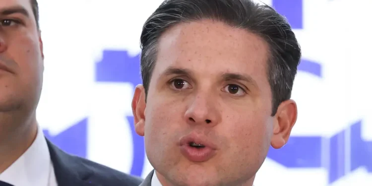 Câmara vai discutir fim da escala 6×1 por PEC, diz Hugo Motta