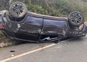 Capotamento é registrado na SE-065 após condutora tentar desviar de animal na pista