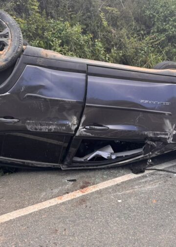 Capotamento é registrado na SE-065 após condutora tentar desviar de animal na pista
