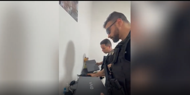 Polícia recupera notebooks furtados e prende dois por receptação em Aracaju