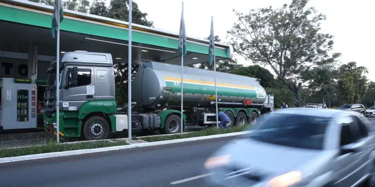 Estados aderem a proposta de subsídio ao diesel importado