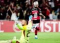 Flamengo goleia Medellín e mantém 100% na Libertadores; Palmeiras também vence