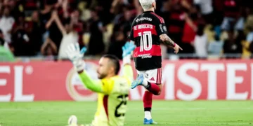 Flamengo goleia Medellín e mantém 100% na Libertadores; Palmeiras também vence