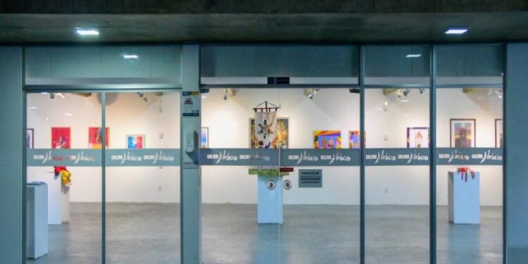 Galeria J. Inácio recebe mostra ‘O Fenômeno Xuxa’ com figurinos e memórias das décadas de 80 e 90