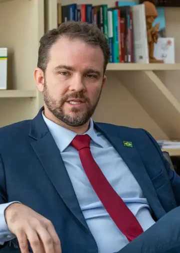 Governo avalia uso do FGTS para quitar dívidas em novo pacote de crédito