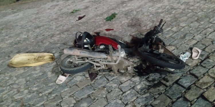 Colisão lateral deixa feridos na Rodovia SE-100 na madrugada desta sexta-feira, 3