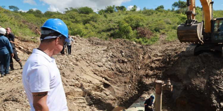 Obras emergenciais na adutora afetam abastecimento na Grande Aracaju