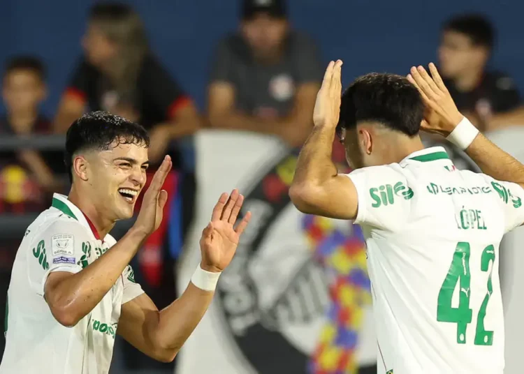 Palmeiras vence Bragantino e segue líder isolado do Brasileirão