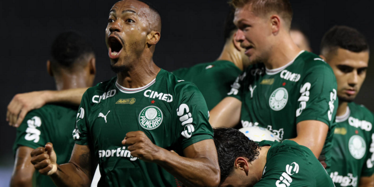 Palmeiras vence Grêmio e mantém liderança do Brasileirão
