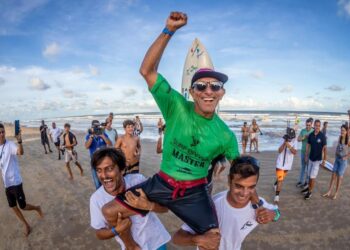 Surfista sergipano Cláudio Tady vence etapa do Brasileiro Master em Aracaju