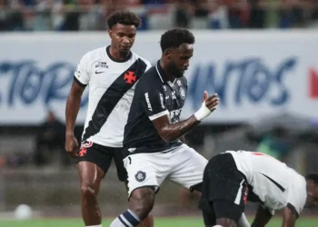 Após atraso devido à chuva, Remo e Vasco empatam pelo Brasileirão