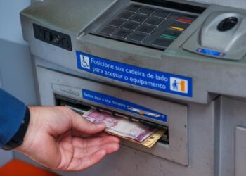 Prefeitura de Aracaju antecipa salários de servidores e injeta R$ 90 milhões na economia