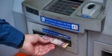 Prefeitura de Aracaju antecipa salários de servidores e injeta R$ 90 milhões na economia