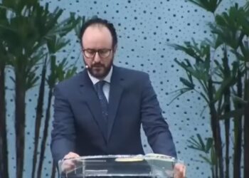 Vigiai, pois, porque não sabeis a que hora há de vir o vosso Senhor.