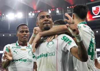 Palmeiras vence Flamengo no Maracanã e amplia vantagem na liderança do Brasileirão