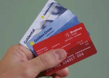 Planos de saúde coletivos têm reajuste médio de 9,9% em 2026, menor índice em cinco anos