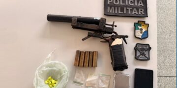 Polícia homem com arma fogo caseira e drogas  no Japãozinho