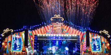 Forró tradicional e romântico atraem multidão ao Arraiá do Povo