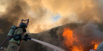 Incêndio em depósito de recicláveis mobiliza Bombeiros em Aracaju