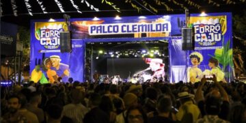 Forró Caju consolida descentralização cultural com noite de clássicos e multidão no Augusto Franco
