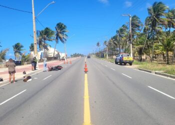 Colisão traseira deixa passageira ferida na SE-100, em Aracaju