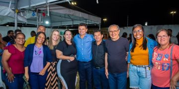 Eduardo Amorim e Valmir de Francisquinho se reúnem com agentes de saúde na zona Norte de Aracaju