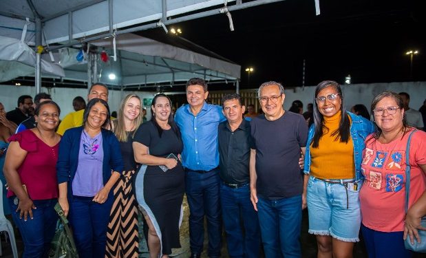 Eduardo Amorim e Valmir de Francisquinho se reúnem com agentes de saúde na zona Norte de Aracaju