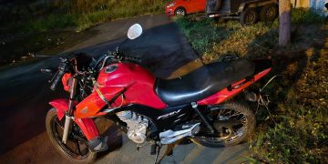Mulher morre e homem fica ferido após saída de pista em Canindé de São Francisco
