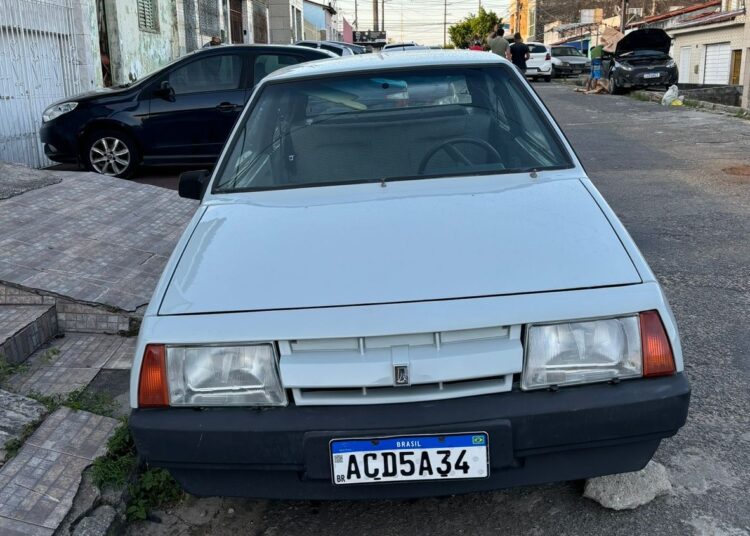 Festcas reúne mais de 300 carros antigos na Orla de Atalaia, em Aracaju