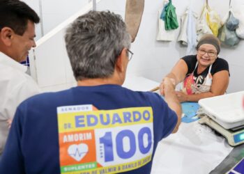 Eduardo Amorim visita feira em Porto da Folha e destaca diálogo com a população