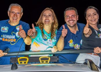 Eduardo Amorim reúne mais de 600 pessoas em carreata em Aracaju