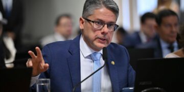 Alessandro Vieira critica decisão de Dino e fala em “anarquia judicial”