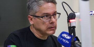 Alessandro Vieira cobra adversários por ausência em debates na reta final da campanha