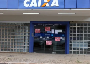Empregados da Caixa rejeitam proposta e decidem manter greve nacional