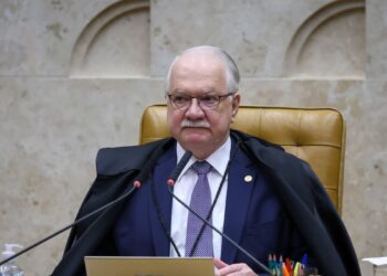 Fachin suspende decisões de Mendonça e Dino e mantém diretores da PF nos cargos