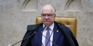Fachin suspende decisões de Mendonça e Dino e mantém diretores da PF nos cargos