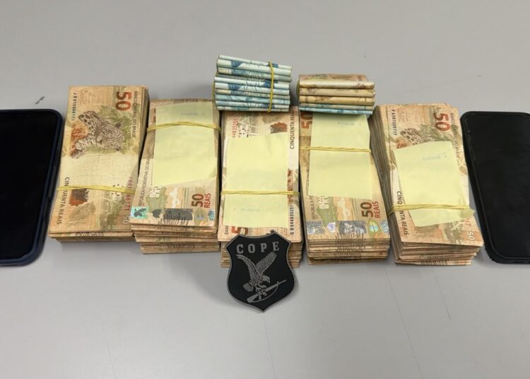 VEJA O VÍDEO: Homem é conduzido com cerca de R$ 65 mil durante abordagem em rodovia de Sergipe