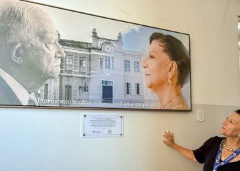 Hospital de Cirurgia homenageia interventora judicial pela reconstrução da instituição