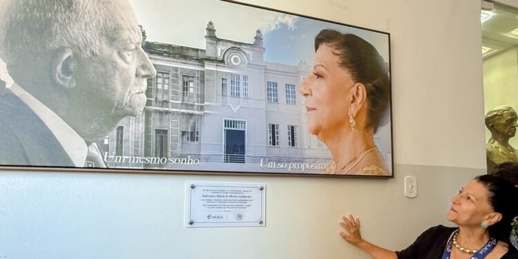 Hospital de Cirurgia homenageia interventora judicial pela reconstrução da instituição
