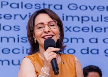 Prefeita de Aracaju retorna à capital após procedimento cardíaco