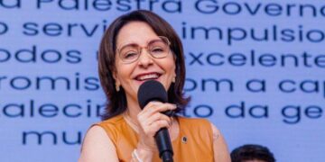 Prefeita de Aracaju retorna à capital após procedimento cardíaco